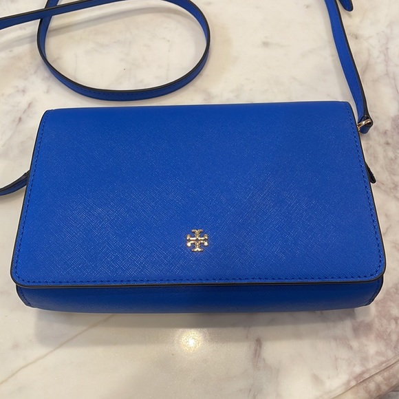 NEW without tags Tory Burch Emerson Crossbody Blue Purse with removable strap - Picture 2 of 12